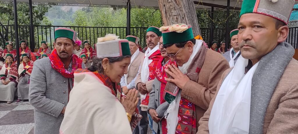 Kinnaur: ग्राम पंचायत ज्ञाबुंग में देवता दुंबर बरासऊनी मंदिर का मंत्री जगत सिंह नेगी ने किया वर्चुअल उद्घाटन