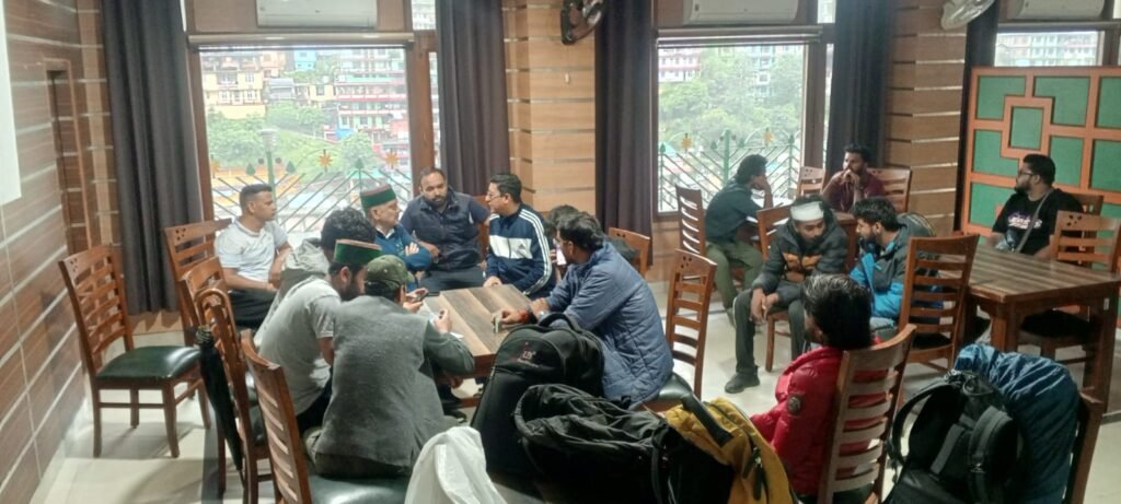 बिथल हादसा: विधायक नंदलाल बने यात्रियों का सहारा