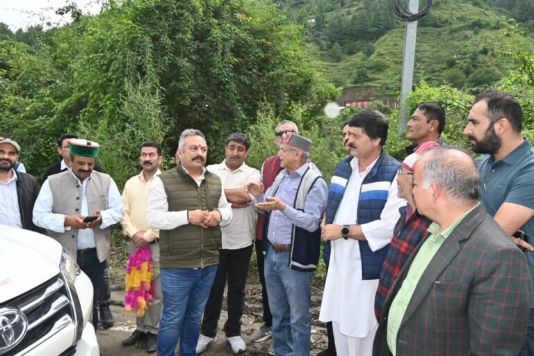 Shimla: शिक्षा मंत्री रोहित ठाकुर का जुब्बल-कोटखाई दौरा: आपदा से हुए नुकसान का लिया जायज़ा, राहत कार्यों की समीक्षा