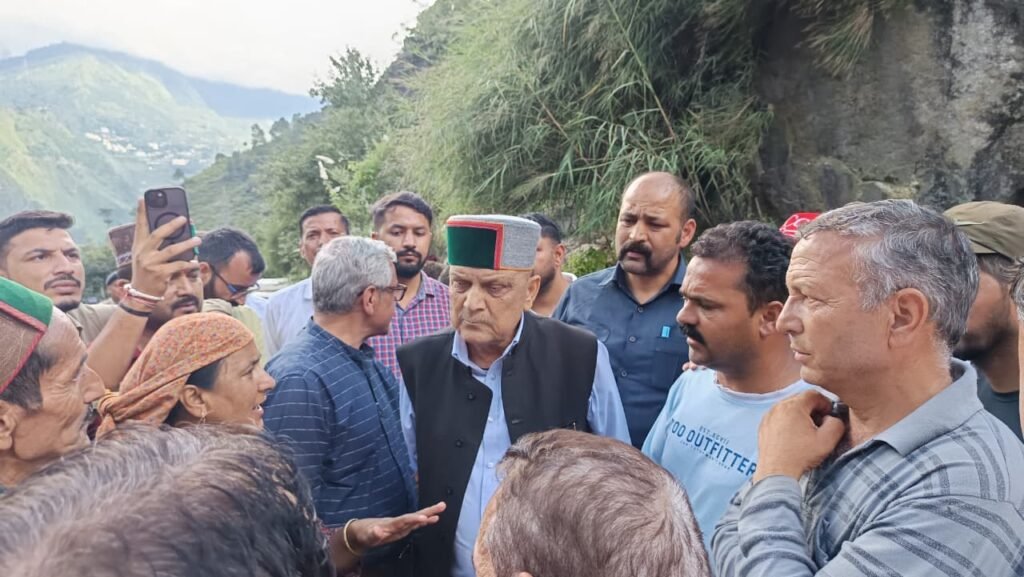 Rampur Bushahr: सेरी पुल के पास बनेगी नई सड़क, विधायक नंद लाल ने अधिकारियों को दिए निर्देश