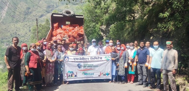 Rampur Bushahr: भद्राश गांव स्वच्छता अभियान: एसजेवीएनएल और ग्रामीणों ने मिलकर चलाया सफाई अभियान