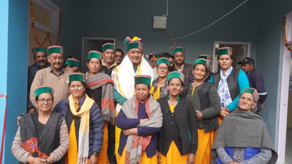 Kinnaur: राजस्व मंत्री जगत सिंह नेगी ने 12 लाख रुपये की लागत से बारंग पटवार भवन का किया उद्घाटन