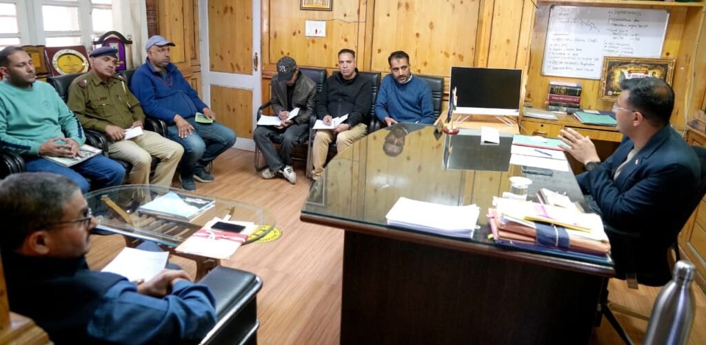 kinnaur: राज्य स्तरीय किन्नौर महोत्सव 2025: तैयारियों की बैठक आयोजित, विभागों को दिए निर्देश