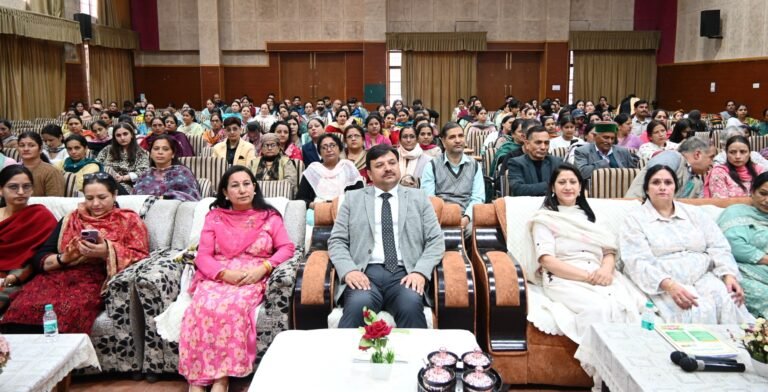 Shimla: बच्चों की शिक्षा और पोषण पर दें विशेष ध्यान: उपायुक्त अनुपम कश्यप