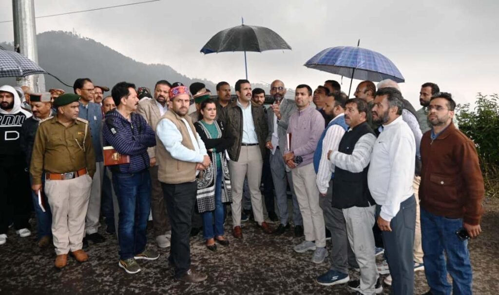 Shimla: लोक निर्माण मंत्री विक्रमादित्य सिंह ने टूटू और मज्याठ में विकास कार्यों का निरीक्षण किया