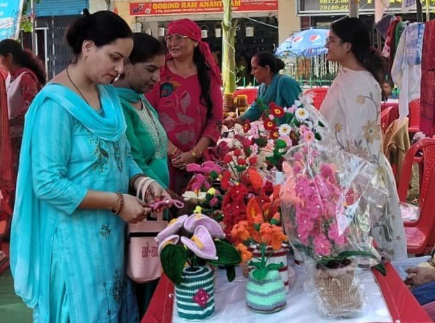 Bilaspur: चम्पा पार्क बिलासपुर में दीवाली हस्तशिल्प प्रदर्शनी, राष्ट्रीय शहरी आजीविका मिशन द्वारा महिला उद्यमिता को बढ़ावा