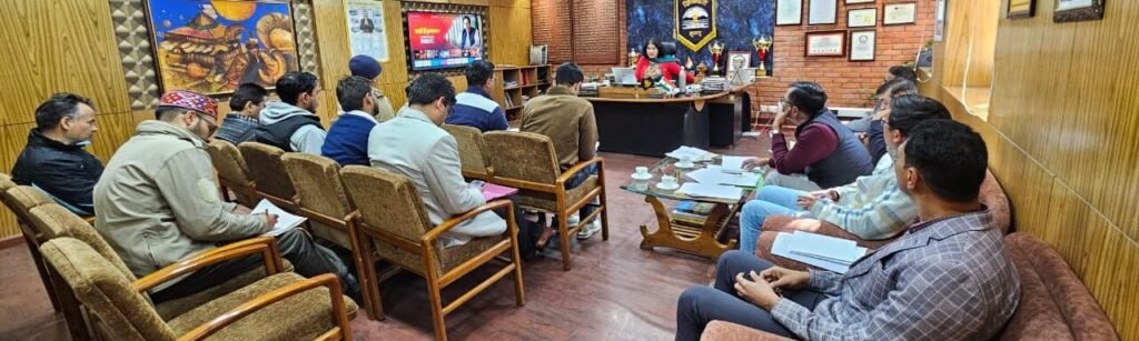Kullu: मनाली में बहाली कार्यों की समीक्षा, डीसी ने 15 दिसंबर तक टू-लेन बहाली के दिए निर्देश