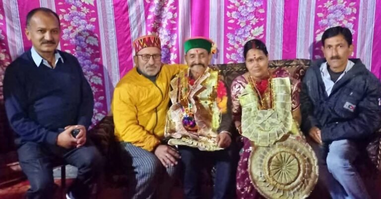 Himachal Pradesh : 45 साल बाद घर लौटे रिखी राम: सड़क हादसे में गई याददाश्त, दूसरी चोट से लौटी स्मृतियां