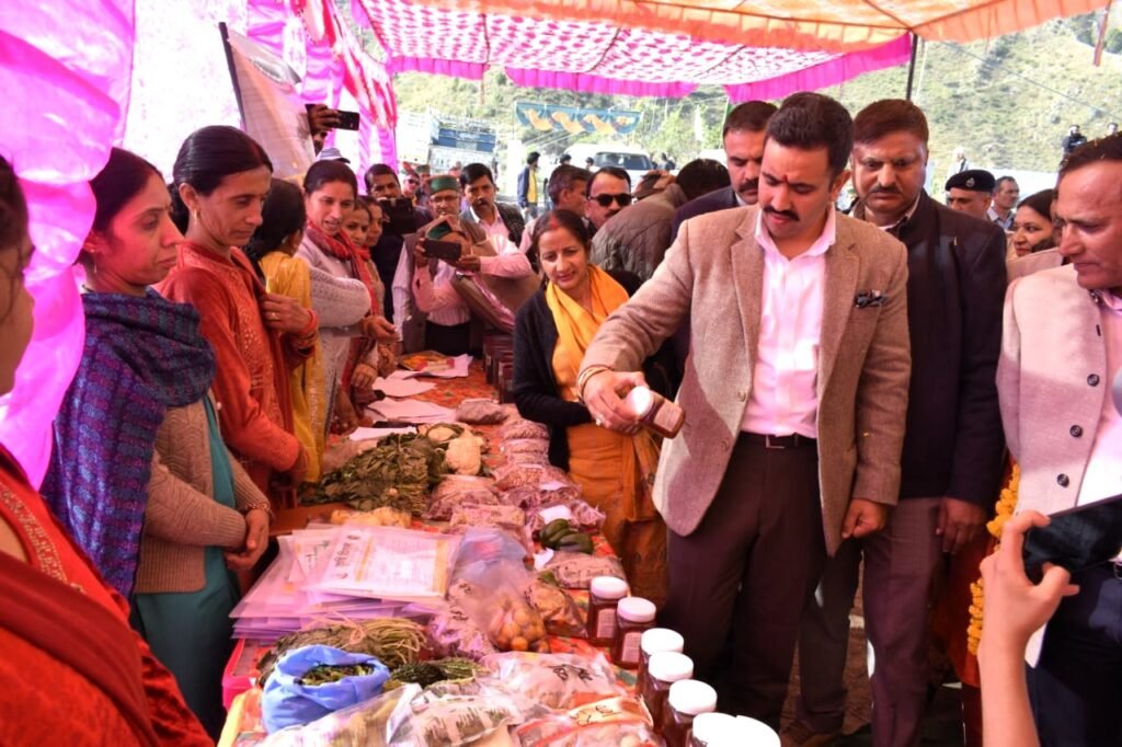 Shimla: किसानों को आधुनिक कृषि तकनीक अपनाने और प्राकृतिक खेती की ओर प्रेरित कर रही है सरकार: विक्रमादित्य सिंह