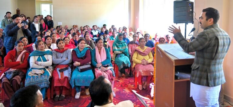 Shimla: लोनिवि मंत्री ने किया चलहोग में 1.14 करोड़ से बने नए पंचायत घर का लोकार्पण