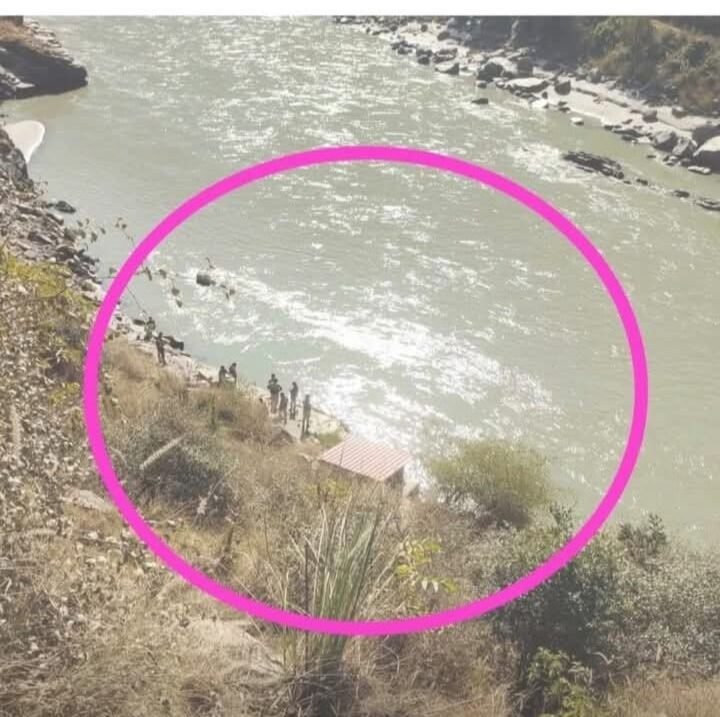 Kullu: बैहना घाट के पास सतलुज में कूदे दंपति, पुलिस ने शुरू किया रेस्क्यू अभियान