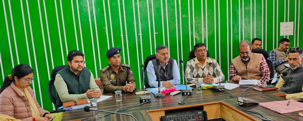 Bilaspur : जनहित से जुड़ी शिकायतों का समय पर निपटारा करें अधिकारी : धर्माणी