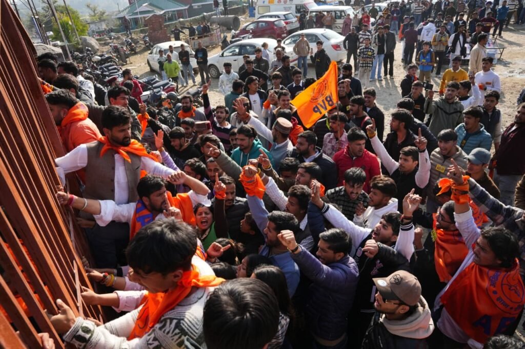 Kangra: “छात्रों की आवाज़ कुचलने के लिए लाठियां चलीं”—नैंसी अटल का सरकार पर बड़ा आरोप