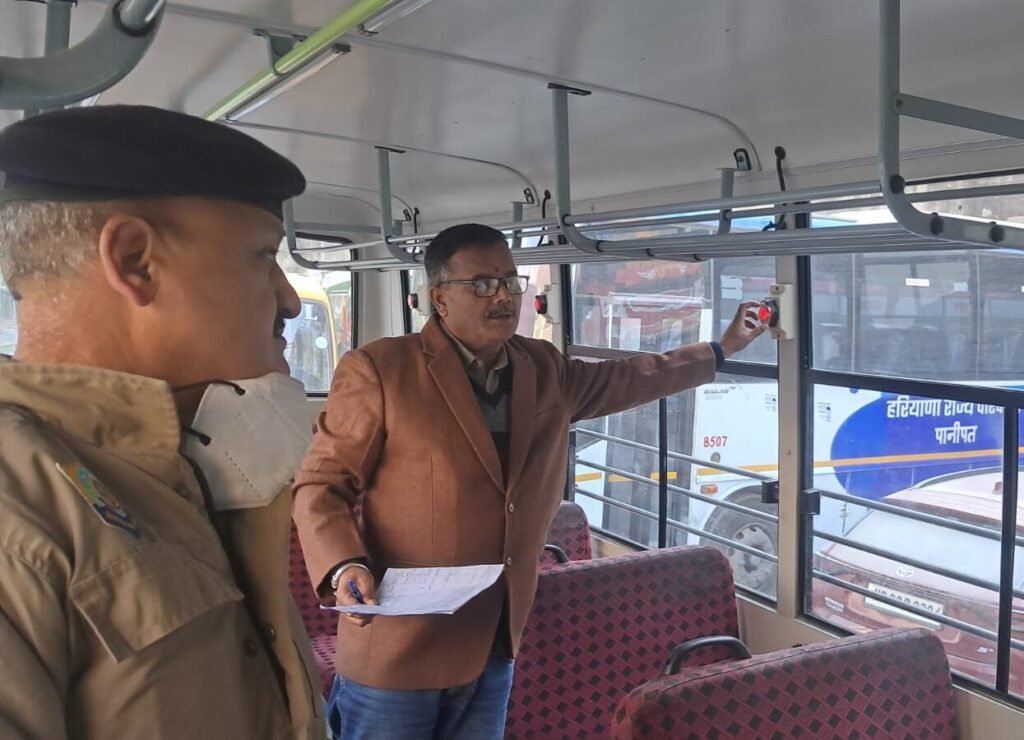 Rampur Bushahr: रामपुर में नोगली और दत्तनगर की 25 स्कूल बसों की सघन जांच, सुरक्षा मानकों पर खरा उतरीं अधिकांश बसें