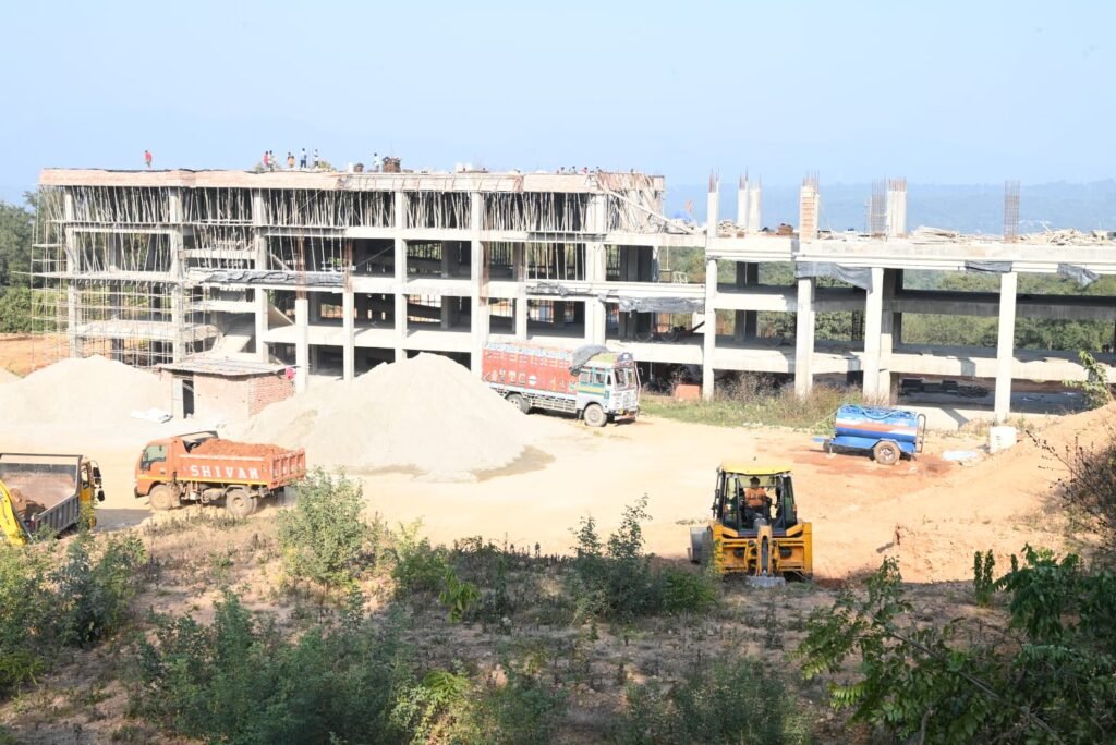 Himachal Pradesh: प्रदेश में बनने वाले राजीव गांधी डे-बोर्डिंग स्कूलों के लिए 94.46 करोड़ की राशि जारी