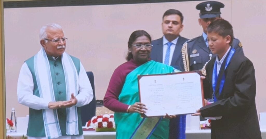 Chandigarh:एनएचपीसी चित्रकला प्रतियोगिता: लद्दाख के छात्र को राष्ट्रीय ऊर्जा संरक्षण दिवस 2025 में द्वितीय पुरस्कार