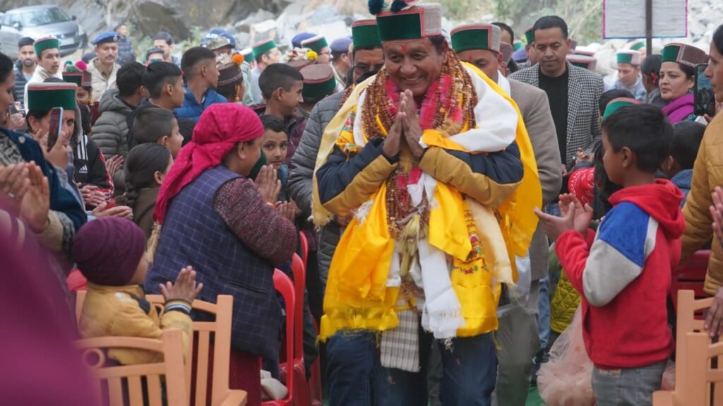 Kinnaur: राजस्व मंत्री जगत सिंह नेगी ने निगुलसरी स्कूल में वार्षिक पारितोषिक वितरण समारोह में बढ़ाया विद्यार्थियों का उत्साह