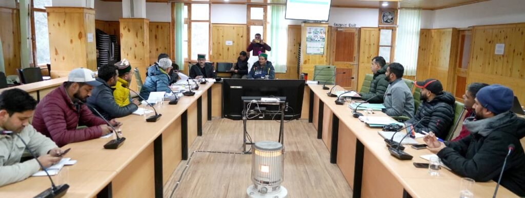 Kinnaur: आई.टी.डी.पी भवन रिकांग पिओ में जल शक्ति विभाग की समीक्षा बैठक, मंत्री जगत सिंह नेगी ने दिए सख्त निर्देश
