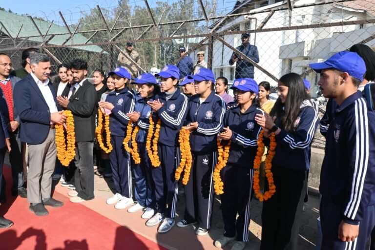 Bilaspur: बिलासपुर में 48वीं इंटर कॉलेज एथलेटिक मीट का शुभारंभ, मंत्री राजेश धर्माणी ने किया खिलाड़ियों का उत्साहवर्धन