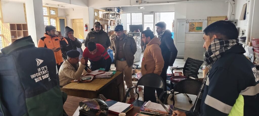 Shimla: चिट्टा-मुक्त हिमाचल अभियान: नशा तस्करों पर हिमाचल पुलिस का बड़ा प्रहार, राज्यभर में 433 कूरियर केंद्रों की सघन जांच