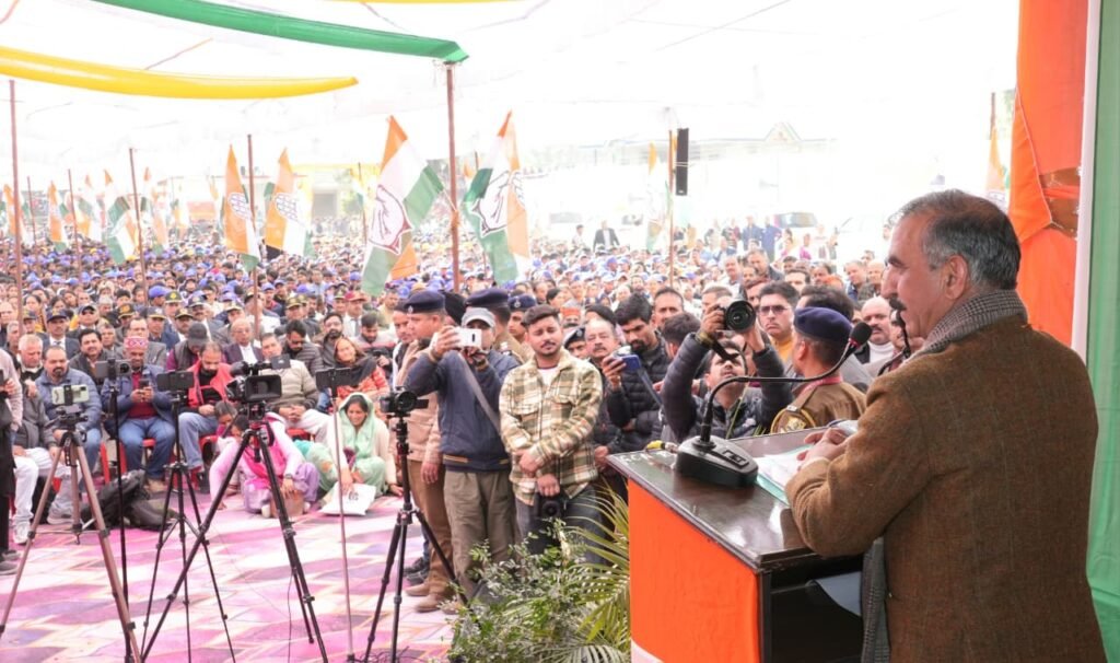 Kangra: मुख्यमंत्री सुक्खू ने सुलह की महिलाओं को 1500 रुपये, भवारना को नगर पंचायत बनाने की घोषणा की