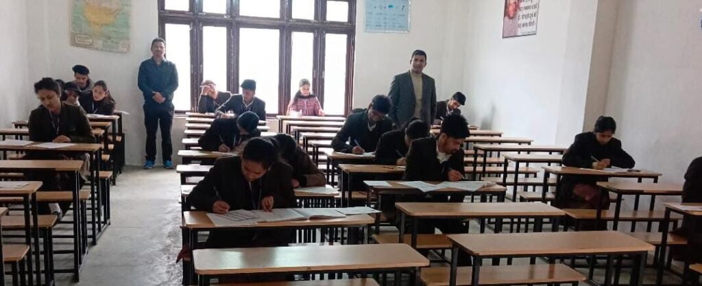 Rampur Bushahr: भारत बौद्धिक परीक्षा का आयोजन, राधाकृष्णन संस्थान में दिखा विद्यार्थियों का उत्साह