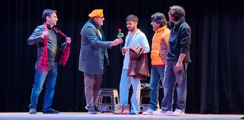 Mnadi: मंडी के संस्कृति सदन में गूंजे सामाजिक सरोकार: ‘हन्नु हटेला’, ‘सफेद पाला’ और ‘अर्धनारीश्वर’ का प्रभावशाली मंचन