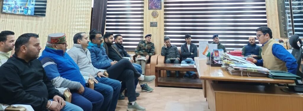 Rampur Bushahr: रामपुर बुशहर में पार्किंग व यातायात व्यवस्था सुदृढ़ करने को बैठक, तीन दिन में लगेंगी ज़ेब्रा क्रॉसिंग