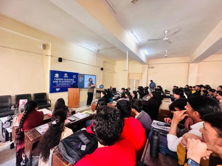 पीजी कॉलेज रामपुर में अंतिम वर्ष के छात्रों के लिए करियर मार्गदर्शन सत्र आयोजित