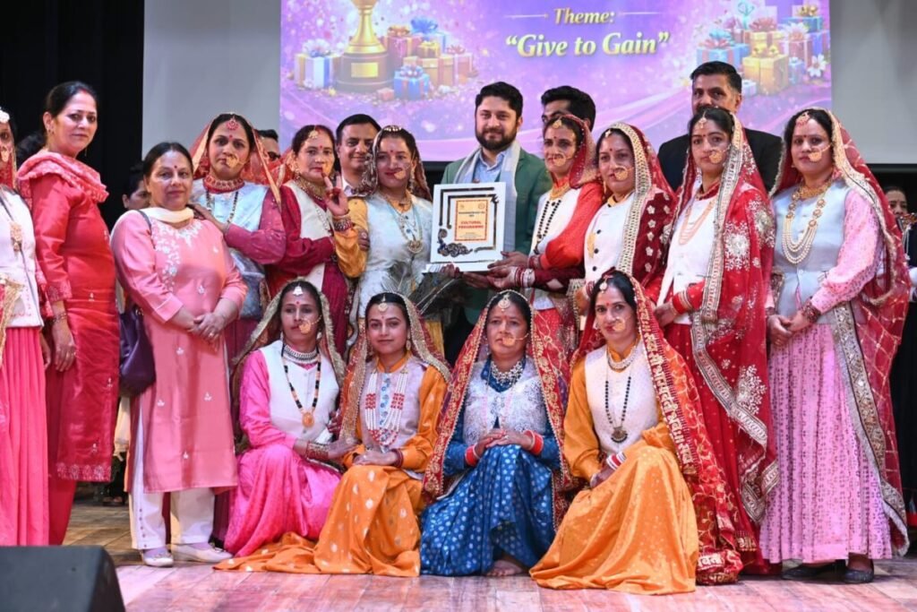 Mandi News : अंतरराष्ट्रीय महिला दिवस पर मेधावी छात्राओं और महिलाओं को किया सम्मानित