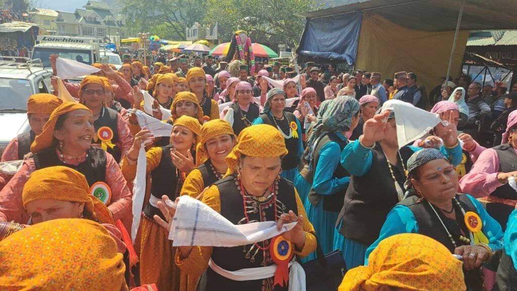 Rampur Faag Mela : देव वाद्ययंत्रों की गूंज के बीच निकली देवी-देवताओं की भव्य शोभायात्रा