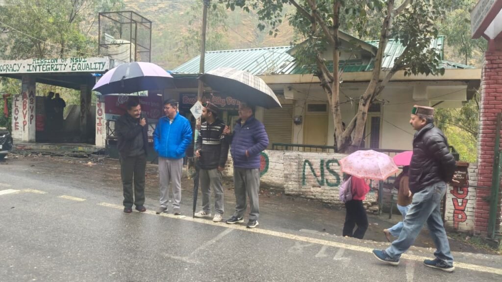 Rampur Bushahr: रामपुर में पैदल चलना हुआ खतरनाक: बढ़ते यातायात के बीच 3 ओवरहेड ब्रिज बनाने की तैयारी