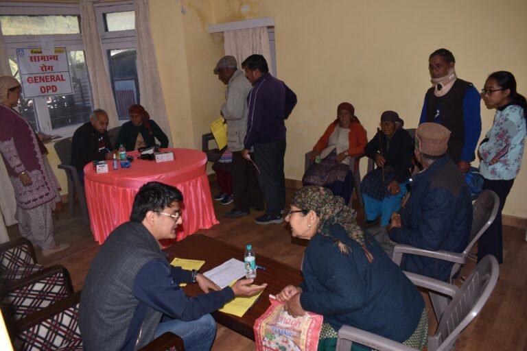 Rampur Bushahr: लूहरी जल विद्युत परियोजना चरण-1 द्वारा निःशुल्क स्वास्थ्य शिविर आयोजित, 190 लोगों की हुई जांच