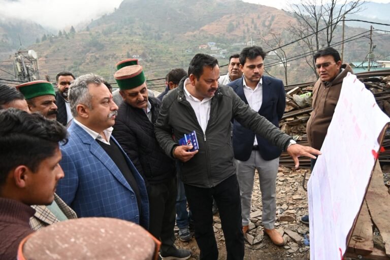 Kotkhai: कोटखाई में 5.36 करोड़ से बन रहे बीडीओ कार्यालय का शिक्षा मंत्री रोहित ठाकुर ने किया निरीक्षण