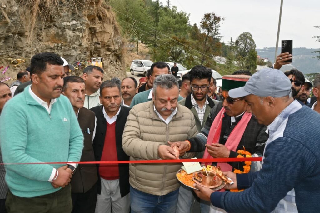 Jubbal/Kotkhai: कोट काईना में दो संपर्क सड़कों का लोकार्पण, शिक्षा मंत्री रोहित ठाकुर ने गिनाईं विकास योजनाएं