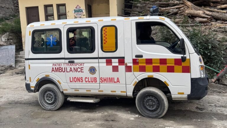 Rampur Bushahr: लॉयन्स क्लब शिमला ने रक्तदान सेवा परिवार को सौंपी एम्बुलेंस, दो माह पुराना वादा किया पूरा