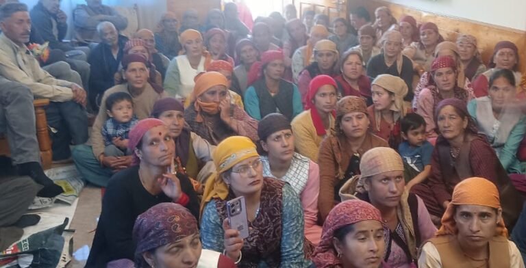 Rampur Bushahr: दतनगर में 23 अप्रैल को दूध उत्पादकों का बड़ा प्रदर्शन, मांगों को लेकर गांव-गांव बैठकों का दौर