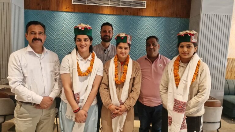 Rampur Bushahr: बुशहर कबड्डी संघ रामपुर ने महिला भारतीय कबड्डी टीम के खिलाड़ियों को किया सम्मानित