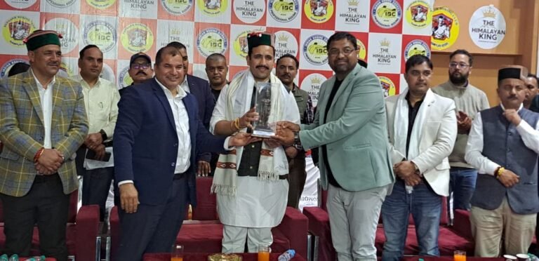 Rampur Bushahr: दत्तनगर इंडोर स्टेडियम में ‘किंग ऑफ द हिमालयन रिंग’ बॉक्सिंग प्रतियोगिता संपन्न, खिलाड़ियों ने दिखाया दमखम