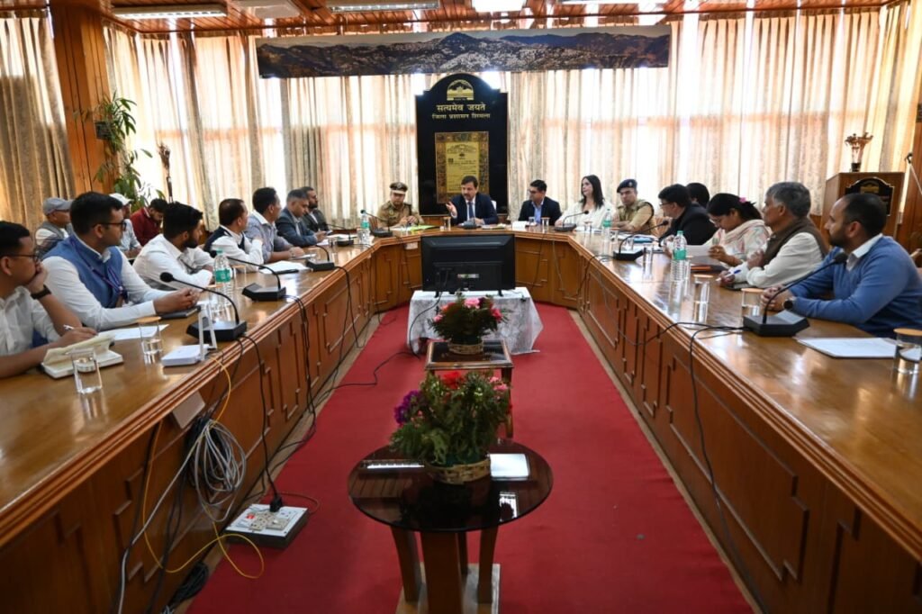 Shimla: राष्ट्रपति द्रौपदी मुर्मू के शिमला दौरे को लेकर तैयारियां तेज, डीसी अनुपम कश्यप ने ली समीक्षा बैठक