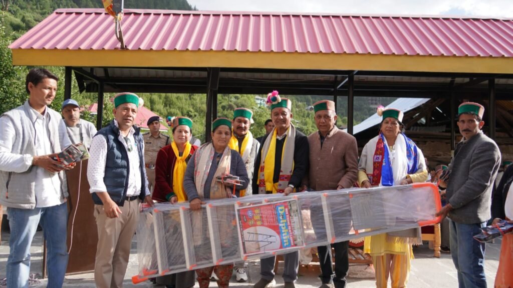 Kinnaur: किन्नौर में 800 जरूरतमंदों को मिले भू-पट्टे, राजस्व मंत्री ने कोठी-पूर्वणी में दी विकास कार्यों की सौगात