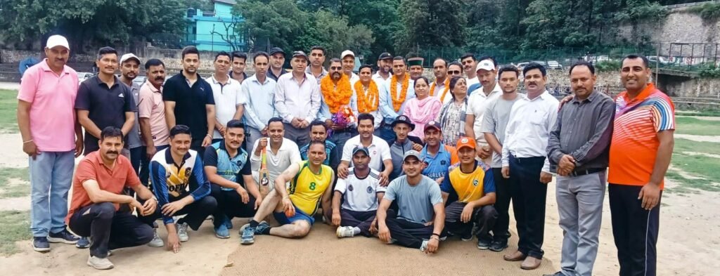 Rampur Bushahr: रामपुर में पहली अंतरविभागीय खेल प्रतियोगिता का भव्य समापन, विजेता खिलाड़ियों को ट्रॉफी व नकद पुरस्कार