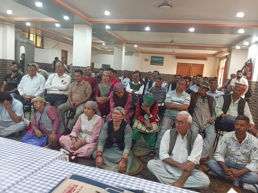 Rampur Bushahr: लुहरी हाइड्रो प्रोजेक्ट प्रभावित किसानों की बैठक, लंबित मांगों पर आंदोलन तेज करने का ऐलान