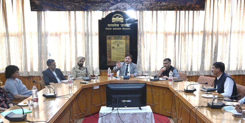 Shimla: स्कूली बच्चों की सुरक्षा पर डीसी की सख्ती, बैठक से कई निजी स्कूलों के प्रधानाचार्य रहे नदारद