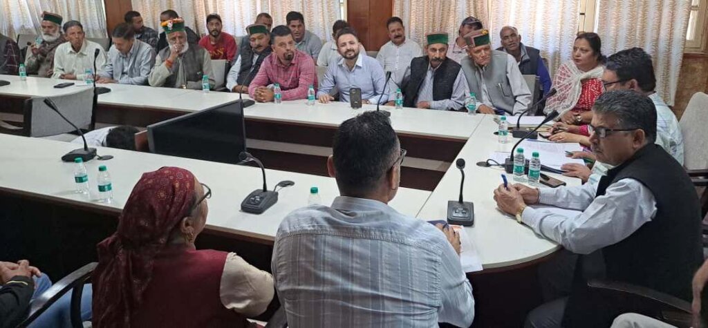 Rampur Bushahr: सराहन दशहरा मेले में देव परंपराओं और व्यवस्थाओं को लेकर मंथन, मंदिर समितियों ने उठाए अहम मुद्दे