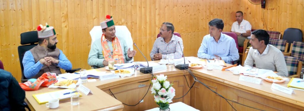 Kinnaur: क्षेत्रीय अस्पताल रिकांगपिओ में स्वास्थ्य सुविधाओं को सुदृढ़ करने पर जोर