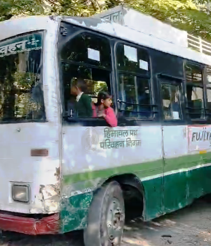 HRTC: चार महीने बाद कूट पहुंची बस, सुबह बैटरी डाउन होने से थमी; बच्चों को पैदल चलने की नौबत